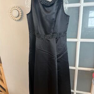Elegant Black Sleeveless Dress